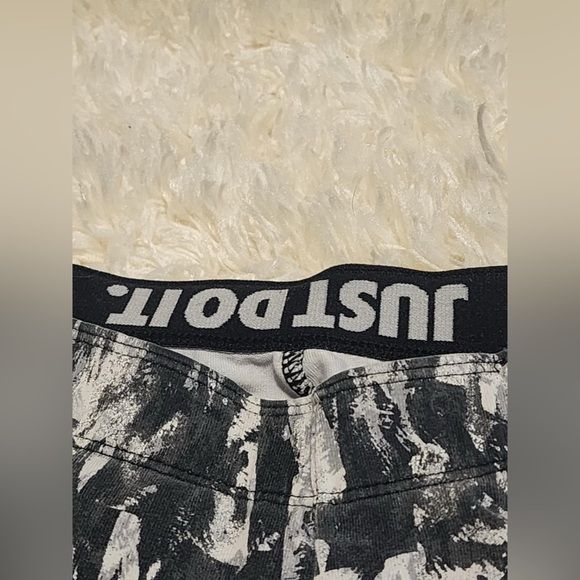 NIKE Women's Geometric Print Ankle Length Cotton Blend Leggings Size Large EUC - Picture 3 of 7